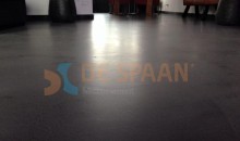 Naadloze vloer betonlook vloer woonkamer project Heteren De Spaan Microcement Microbeton