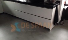 Naadloze vloer betonlook vloer woonkamer project Heteren De Spaan Microcement Microbeton