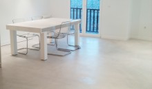Microbeton woonkamer vloer showroom 1